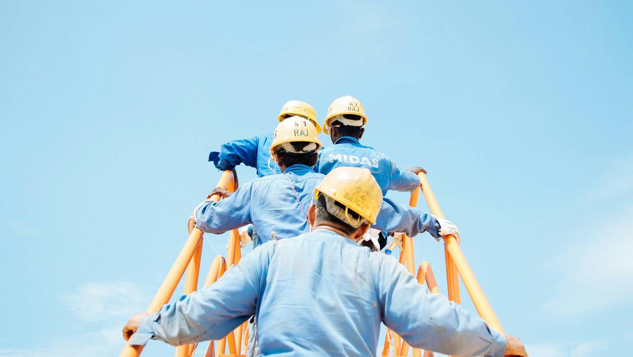 How to Pay 1099 Contractors and Stay Compliant with IRS Rules